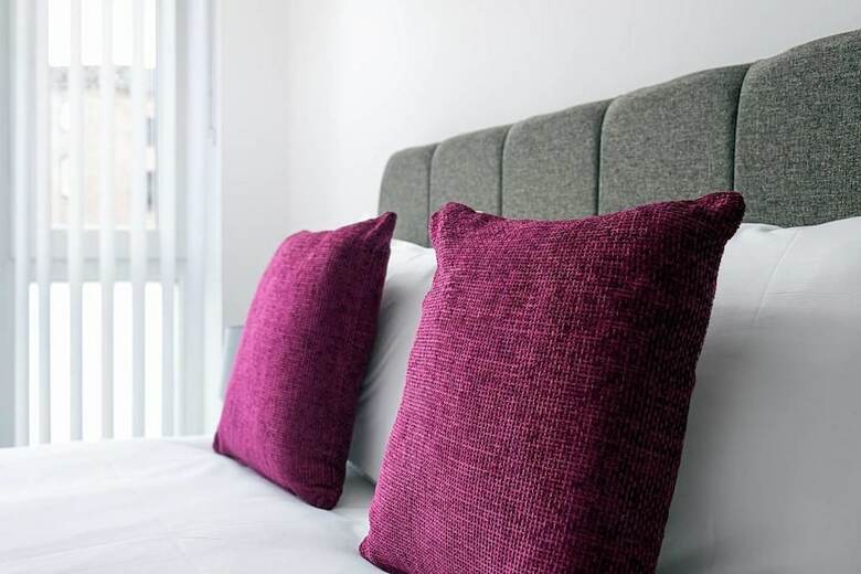 Modern Bright Apartment Near Centre