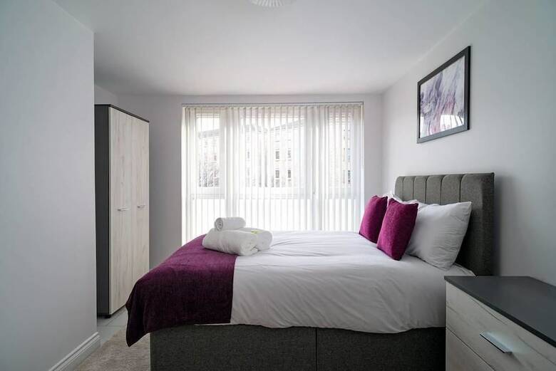 Modern Bright Apartment Near Centre