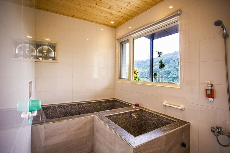 Bed & Breakfast Mingyuan Hotspring