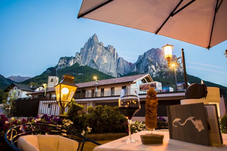 Hotel Enzian Genziana