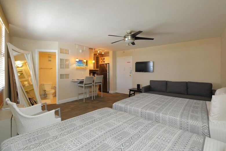 Amazing Apartment Mins From South Beach Strip!