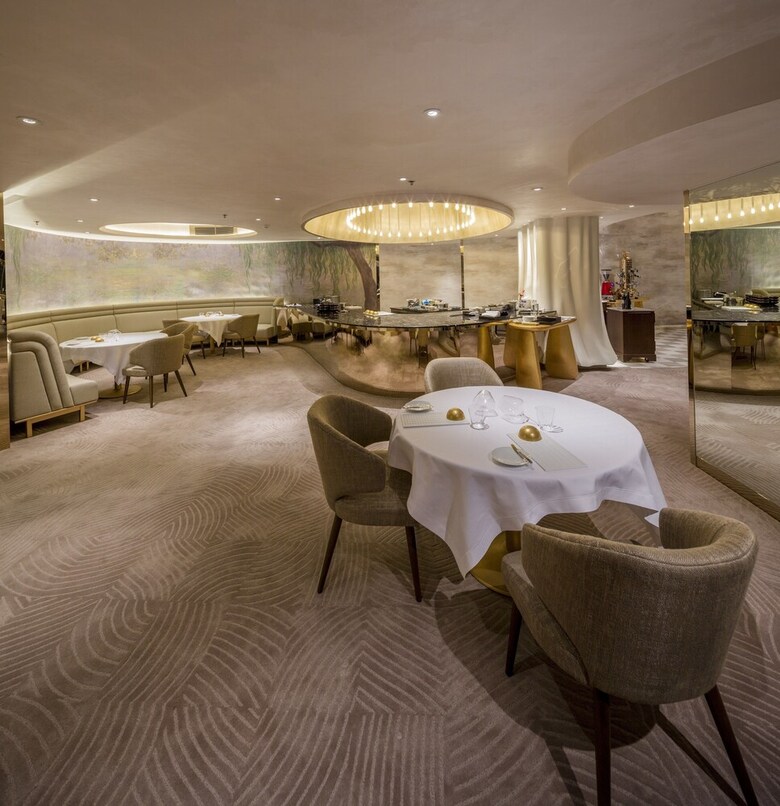 Hotel Tower Club At Lebua (The World?s First Vertical Destination)