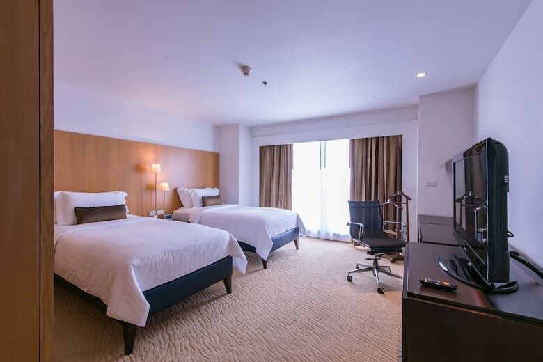 Hotel Tower Club At Lebua (The World?s First Vertical Destination)