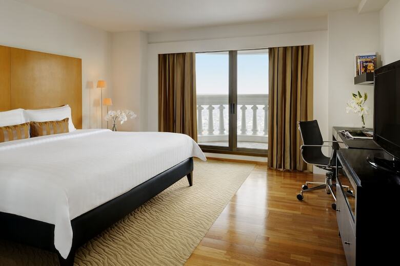 Hotel Tower Club At Lebua (The World?s First Vertical Destination)