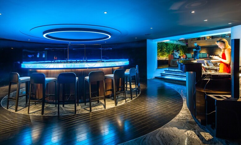 Hotel Tower Club At Lebua (The World?s First Vertical Destination)