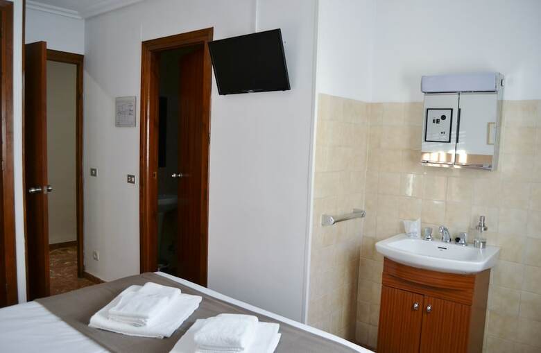Pension Tres Puentes Anguiano