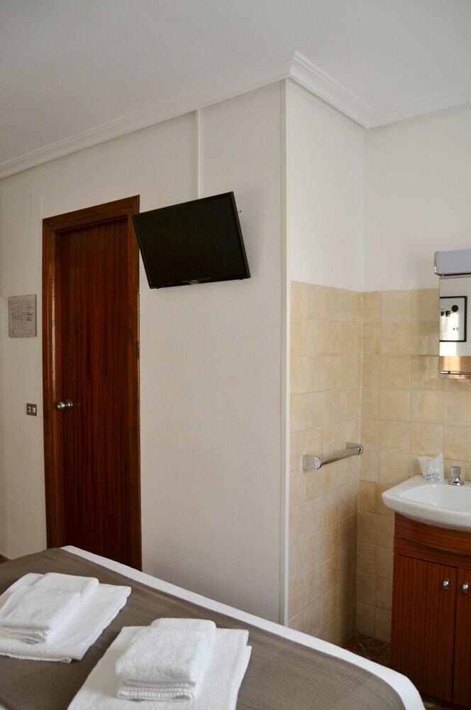Pension Tres Puentes Anguiano
