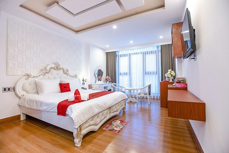 Hotel Reddoorz Plus @ Cach Mang Thang 8 Street
