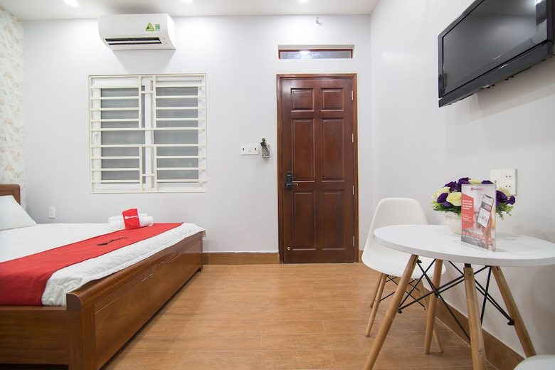 Hotel Reddoorz Plus @ Huynh Tan Phat