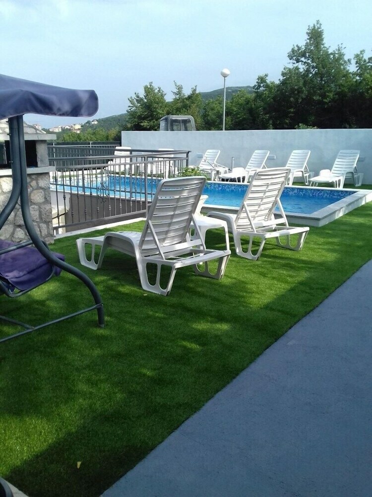 Apartments Bareti?
