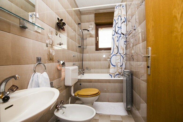 Apartments And Rooms Krstini?