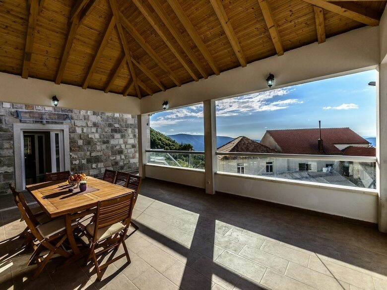 Villa Pave / Six Bedrooms H1