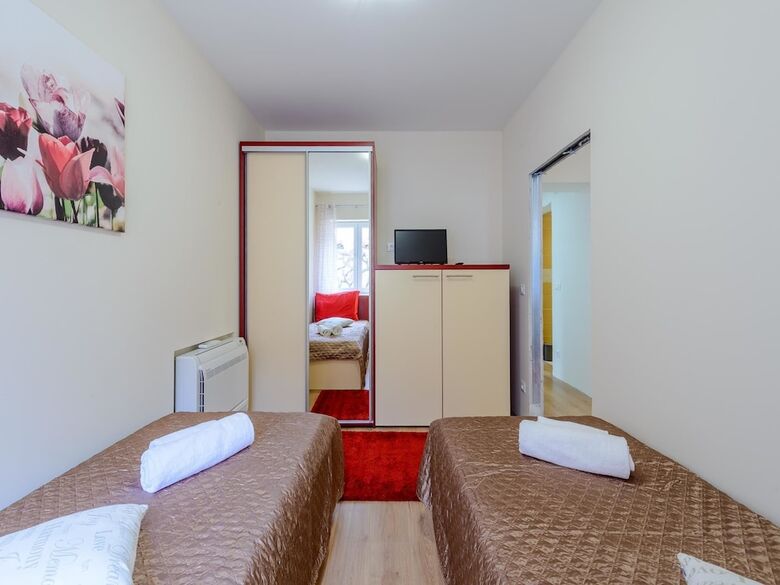 Villa Pave / Six Bedrooms H1
