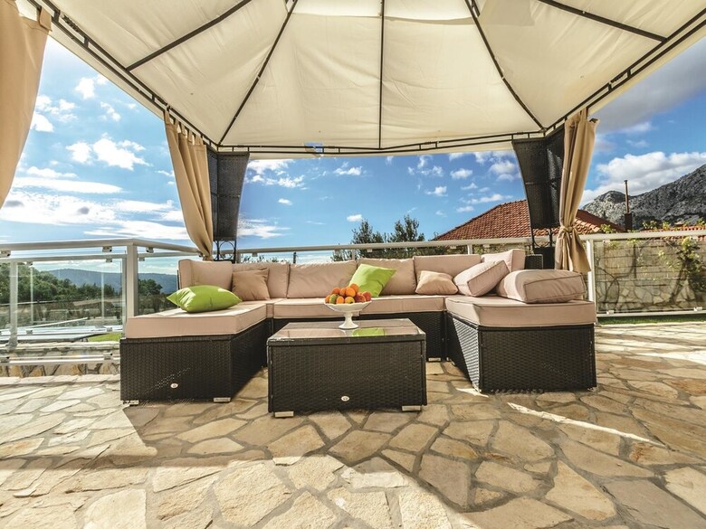 Villa Pave / Six Bedrooms H1