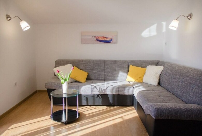 Apartments Ivo 1728