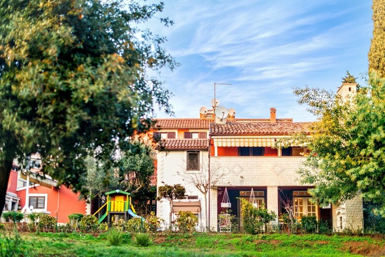Apartamentos Holiday House Nada