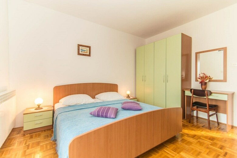 Apartments Valenti? 1304 Pag