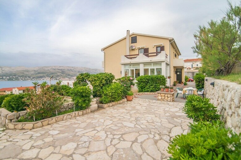 Apartments Valenti? 1304 Pag
