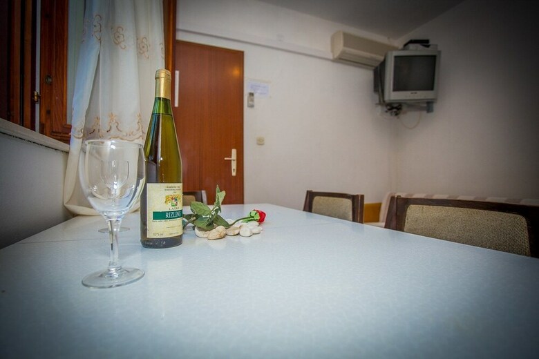 Apartments And Rooms Anita