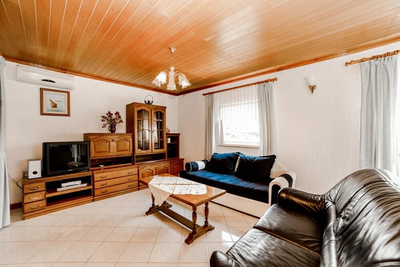 Apartments Jasko / Three Bedroom Jasko 1