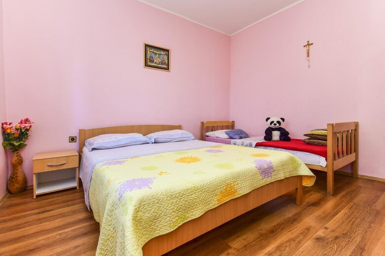 Holiday House Anica
