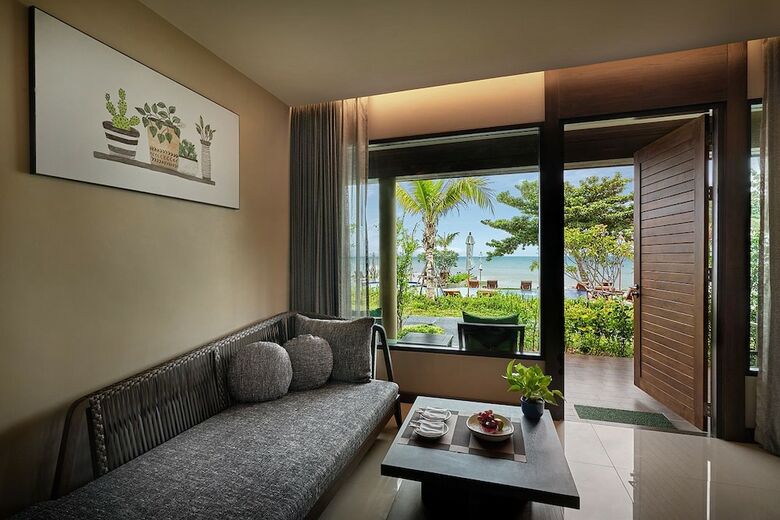 Hotel Khanom Beach Resort & Spa