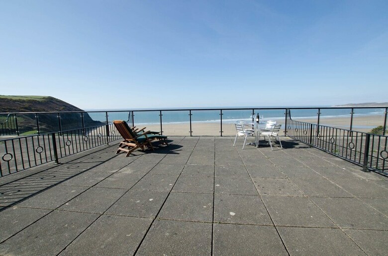 Apartamentos Clifton Court Apt 15 With Heated Pool