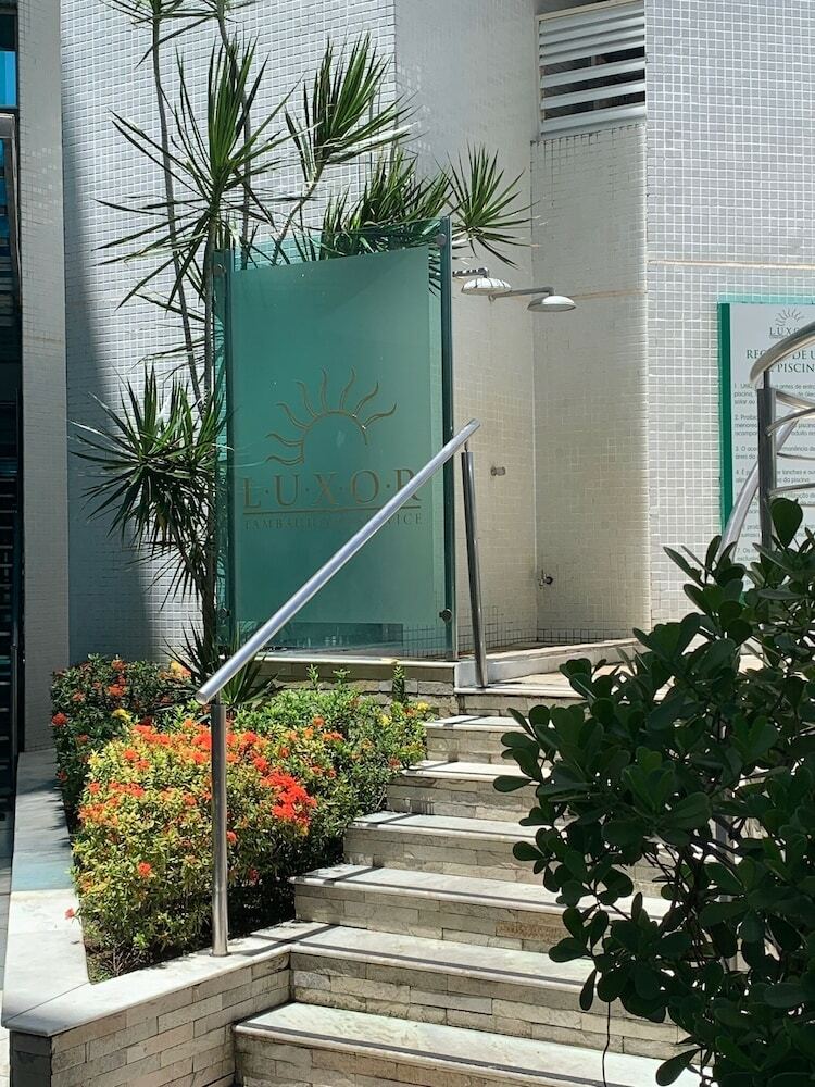 Apartamentos Luxor Tamba�