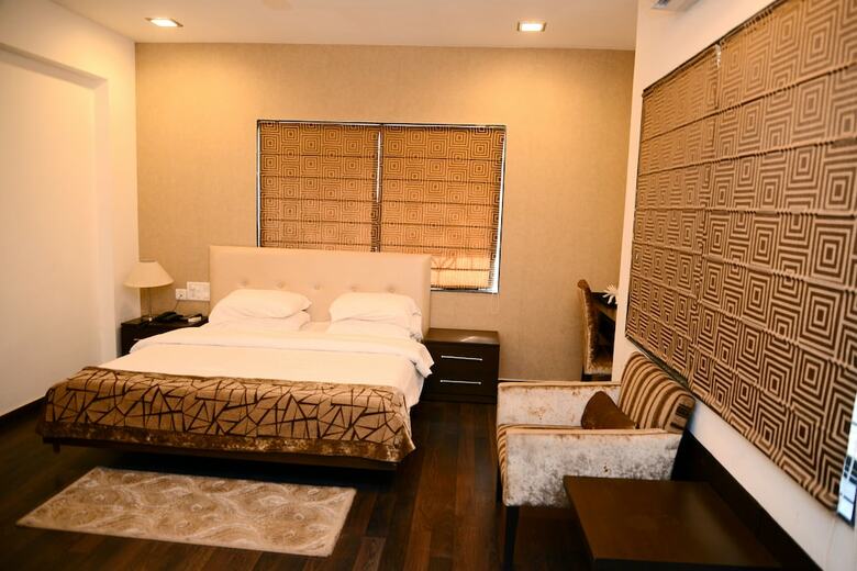Hotel Jk Rooms 146 Check Inn Service Apartment