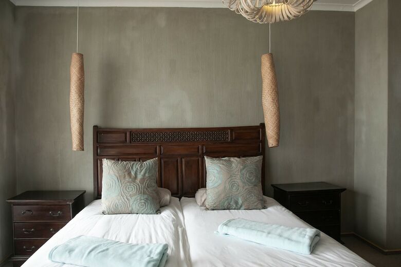 Blue Pearl - Situated Right On The Beach