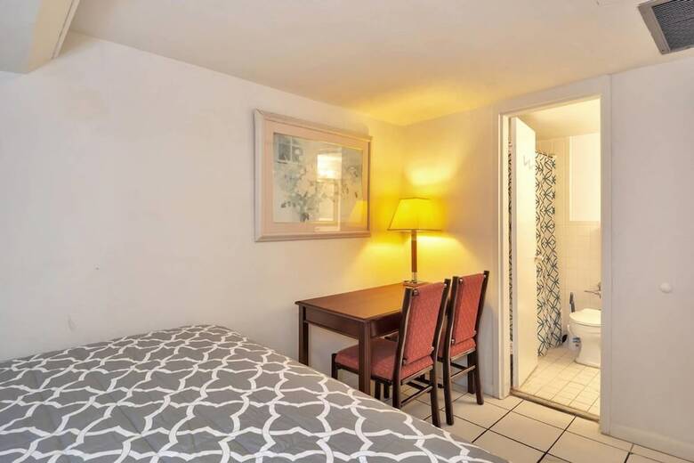 Gorgeous 1br Apartment, A Walk From The Beach