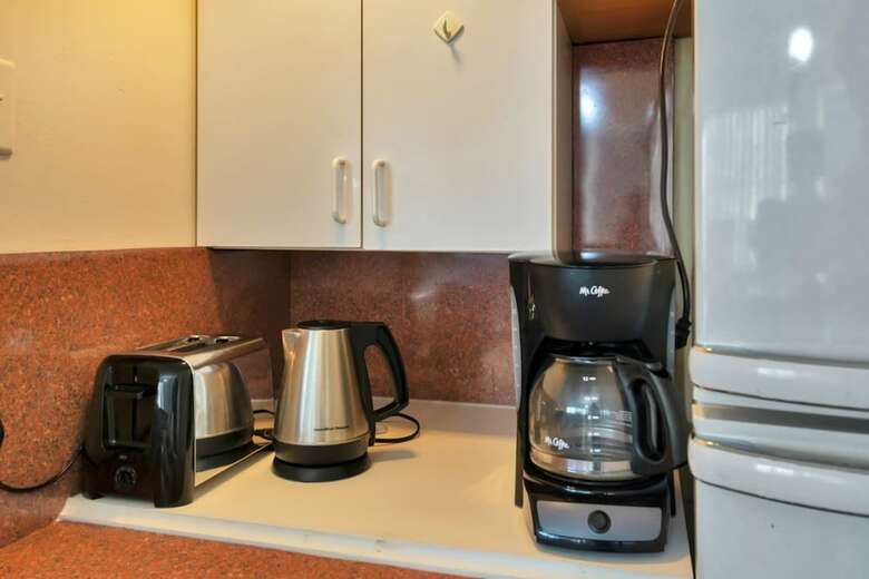 Gorgeous 1br Apartment, A Walk From The Beach