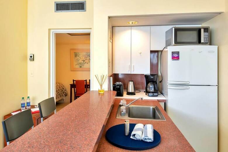 Gorgeous 1br Apartment, A Walk From The Beach