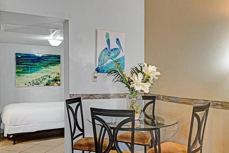 Apartamentos Gorgeous Gem, Walk From The Ocean!!