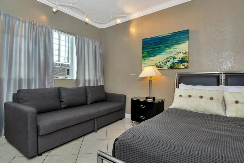 Apartamentos Gorgeous Gem, Walk From The Ocean!!
