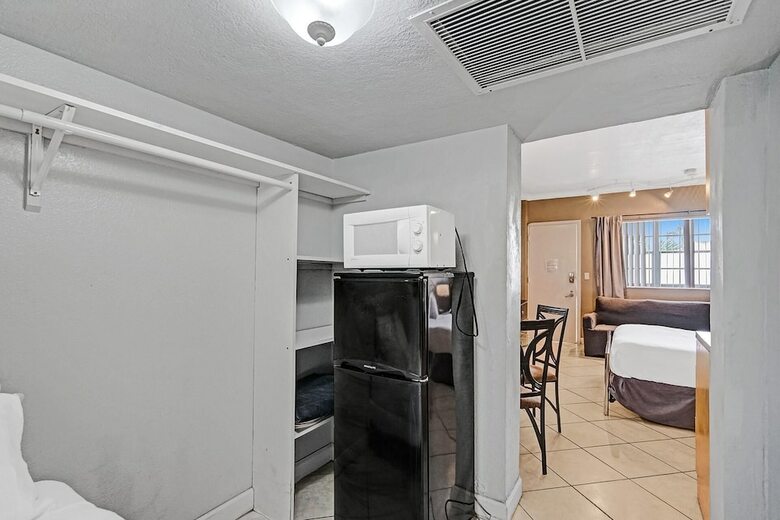 Apartamentos Gorgeous Gem, Walk From The Ocean!!