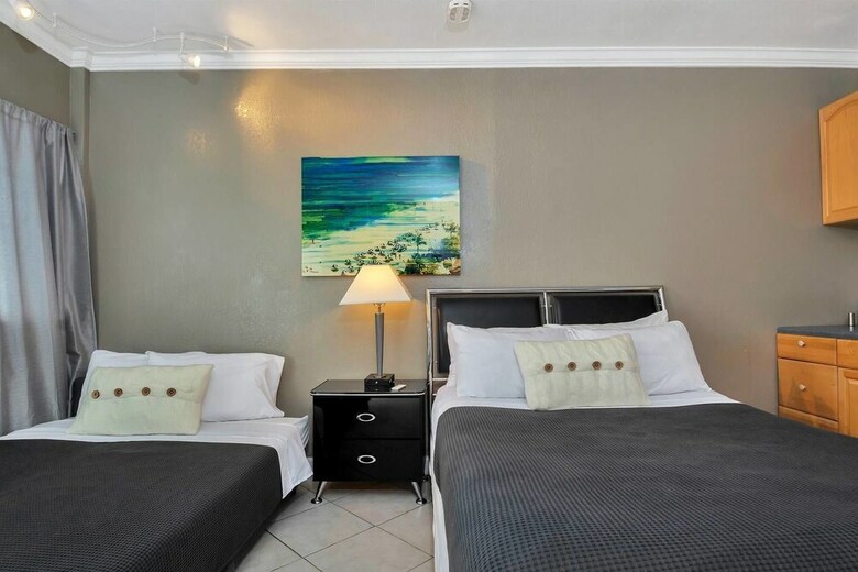 Apartamentos Gorgeous Gem, Walk From The Ocean!!