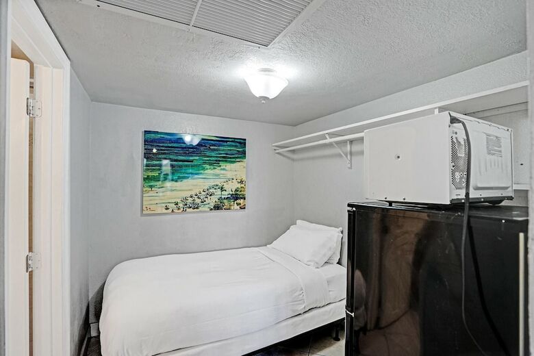 Apartamentos Gorgeous Gem, Walk From The Ocean!!