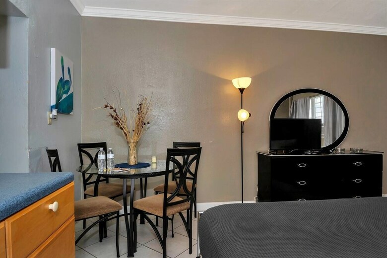 Apartamentos Gorgeous Gem, Walk From The Ocean!!