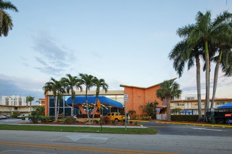 Apartamentos Gorgeous Gem, Walk From The Ocean!!