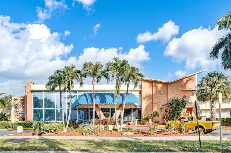 Apartamentos Gorgeous Gem, Walk From The Ocean!!