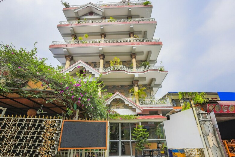 Oyo 403 Hotel Paradise Inn