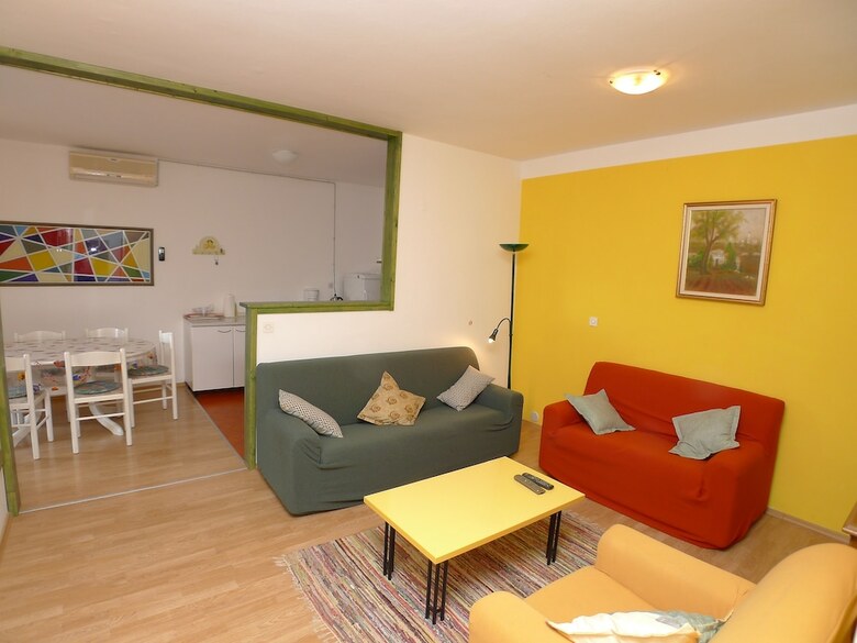 Apartment For Six Persons With 3 Bedrooms And Partial Sea View