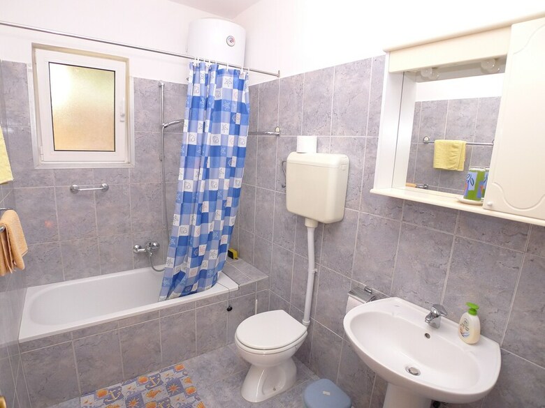 Apartment For Six Persons With 3 Bedrooms And Partial Sea View