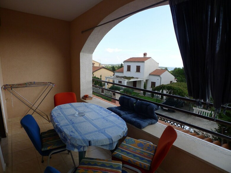 Apartment For Six Persons With 3 Bedrooms And Partial Sea View
