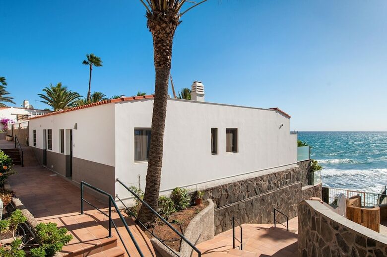 Bungalow Playa Del Aguila II Over The Sea