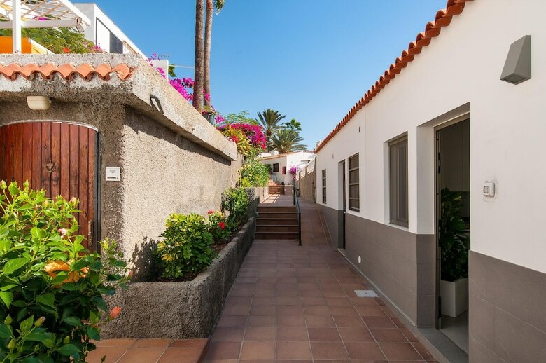 Bungalow Playa Del Aguila II Over The Sea