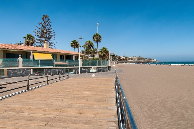 Beach Front Apartment In Playa de Las Burras Cn