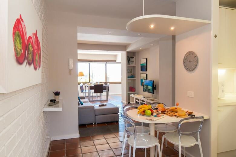Beach Front Apartment In Playa de Las Burras Cn