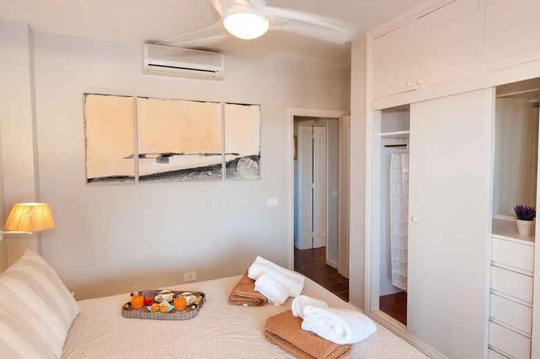 Beach Front Apartment In Playa de Las Burras Cn